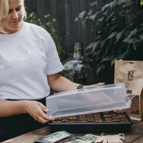 Dyrkningsbakke med l�g og miniplugbakke